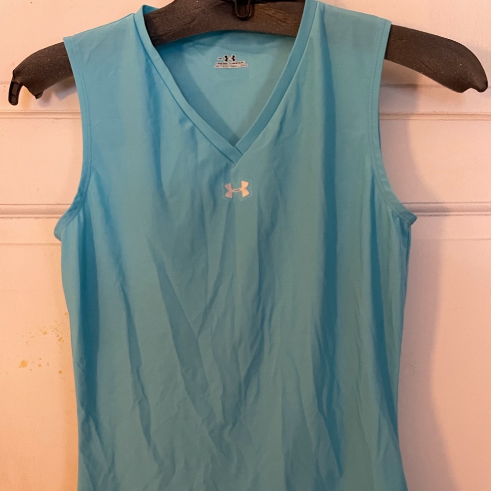 Women’s medium Under Armour shirt